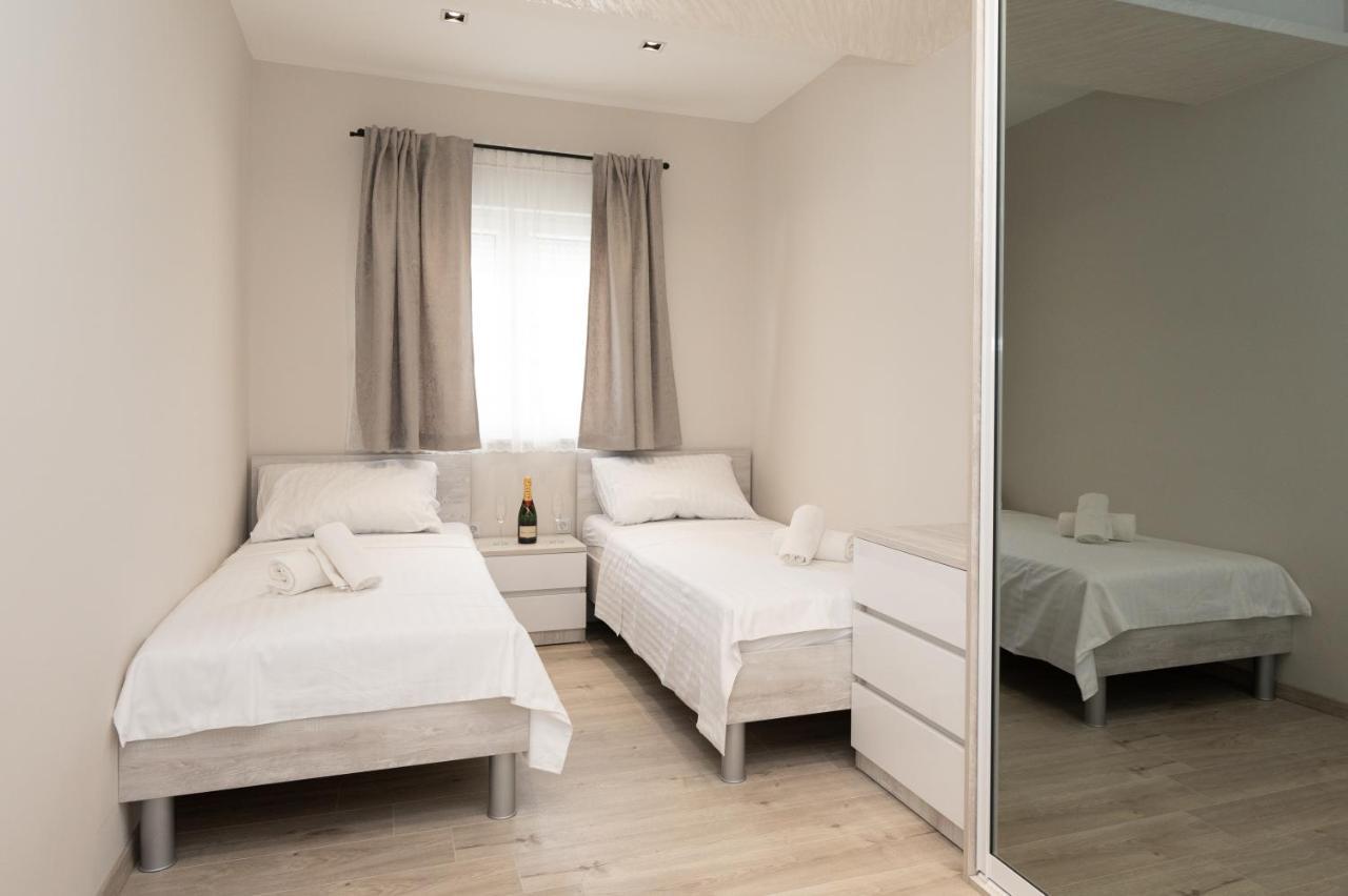 Luxury Apartman Imperio シベニク エクステリア 写真