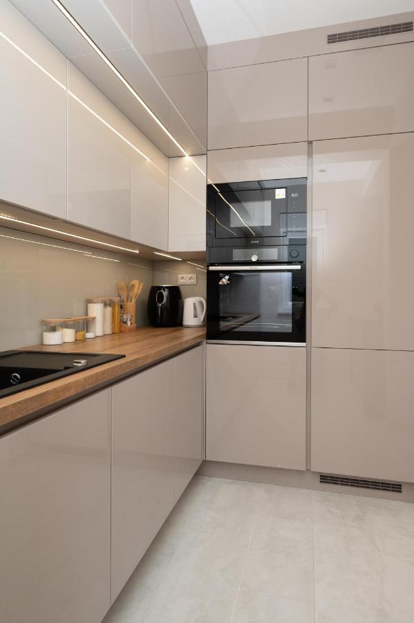 Luxury Apartman Imperio シベニク エクステリア 写真