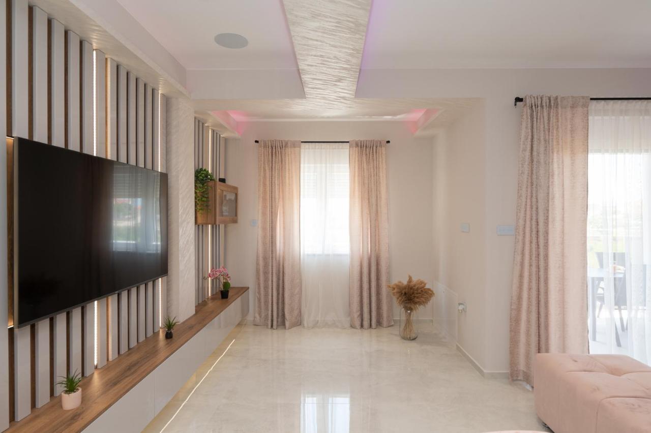Luxury Apartman Imperio シベニク エクステリア 写真